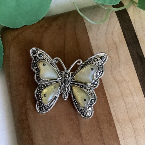 Jewelry - Butterfly Pin
